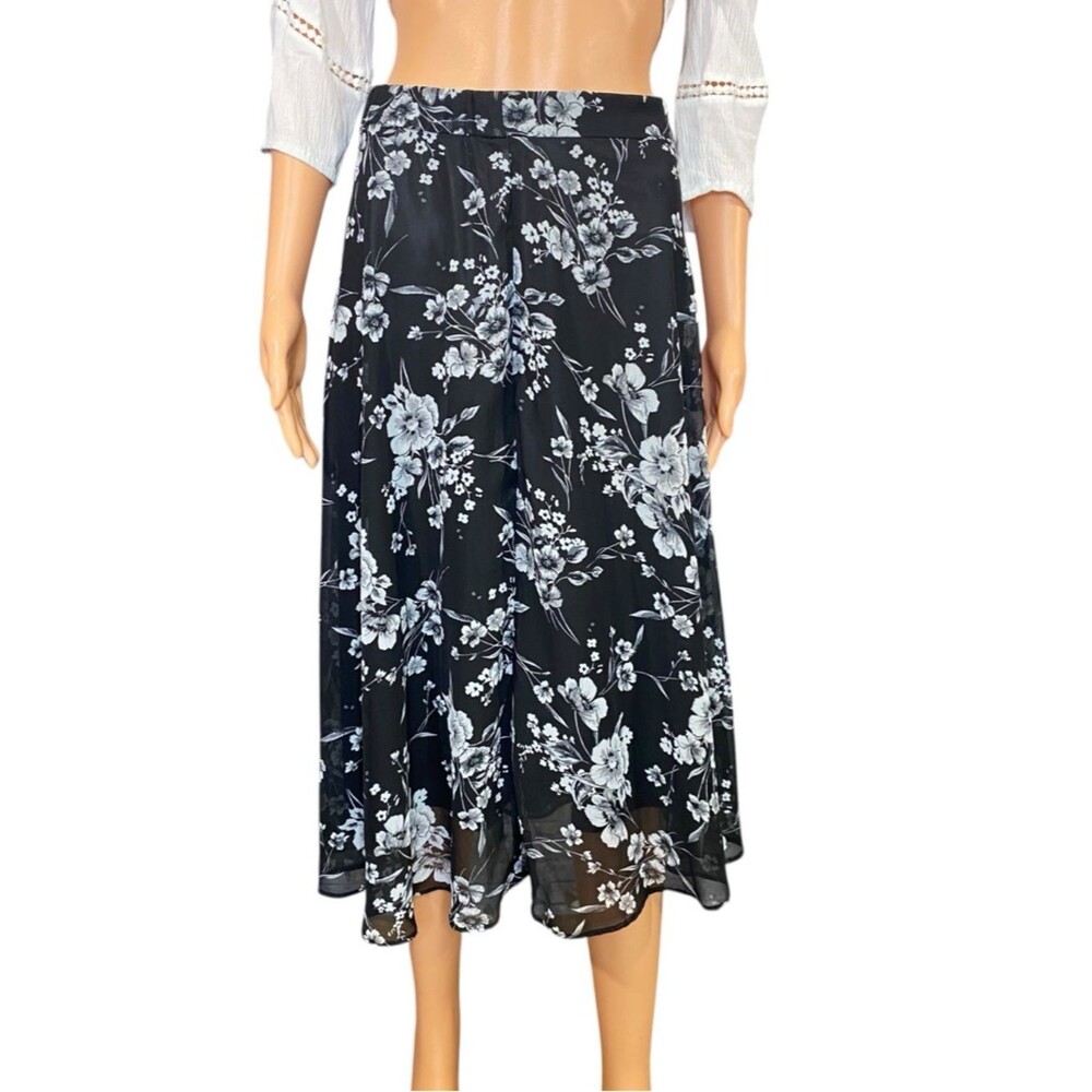 T Tahari Black White Floral Midi Skirt Lightweight Flowy Ruffle Hem Cottagecore